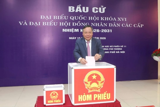 Lãnh đạo Trung ương, thành phố Hà Nội bỏ phiếu tại phường Phú Thượng