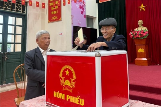 Lá phiếu sớm và kỳ vọng của cử tri xã Liên Minh