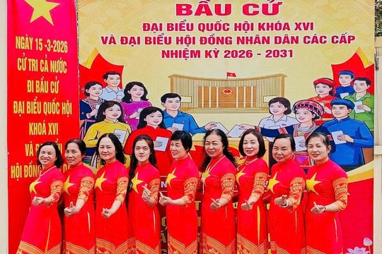 Phụ nữ Thủ đô duyên dáng trong tà áo dài, trách nhiệm với ngày hội non sông