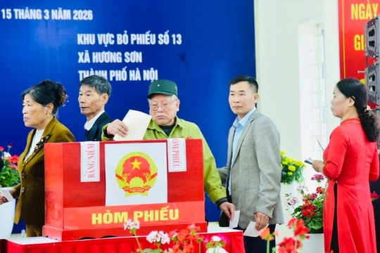 Cử tri xã Hương Sơn kỳ vọng bước phát triển mới của Thủ đô và đất nước