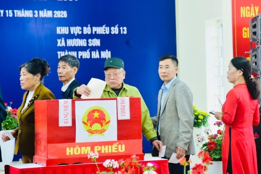 Cử tri Hương Sơn nô nức tham gia ngày hội toàn dân đi bầu cử