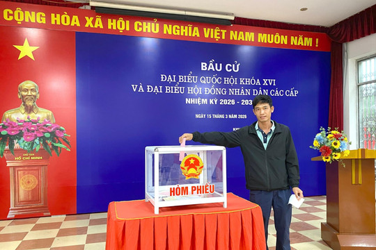Cử tri công nhân gửi gắm niềm tin qua từng lá phiếu