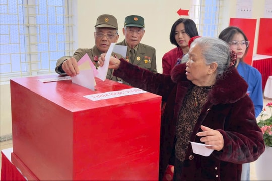 Gần 100% cử tri xã Hương Sơn hoàn thành thực hiện quyền và nghĩa vụ công dân