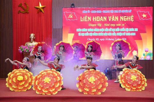 Rộn ràng đêm văn nghệ chào mừng thành công bầu cử tại xã Chuyên Mỹ