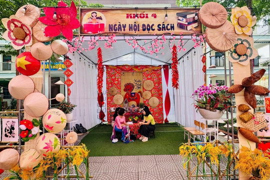 Sôi nổi “Hội chợ xuân - ngày hội đọc sách” tại Trường Tiểu học Vạn Xuân