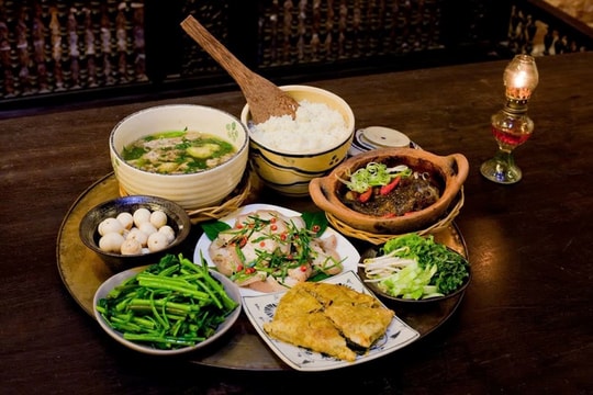 Thể lệ cuộc thi viết chủ đề “Bữa cơm gia đình ấm áp yêu thương”