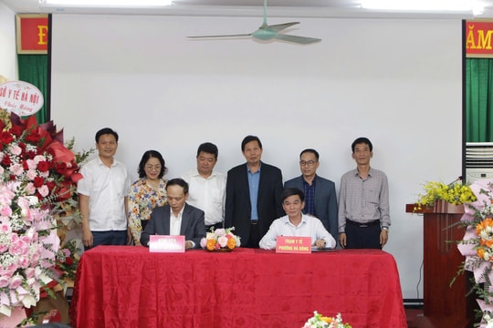 Bệnh viện Y học cổ truyền Hà Đông ký kết hỗ trợ chuyên môn với Trạm Y tế phường Hà Đông