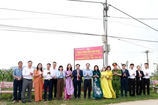 Xã Trung Giã gắn biển công trình dân vận khéo “Tuyến đường hoa sáng - xanh - sạch - đẹp”