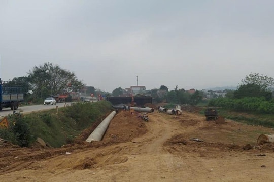 Giải phóng mặt bằng dự án cải tạo quốc lộ 6 còn nhiều vướng mắc