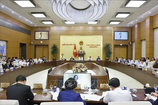 Phiên họp 55 của Ủy ban Thường vụ Quốc hội: Cơ quan đại diện ở nước ngoài phải “mở đường”, không chỉ “đưa tin”