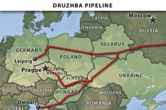 EU gây sức ép lên Thủ tướng Hungary để dỡ bỏ lệnh cấm vay vốn cho Ukraine.
