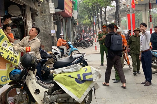 Phường Tây Tựu ra quân xử lý vi phạm trật tự văn minh đô thị