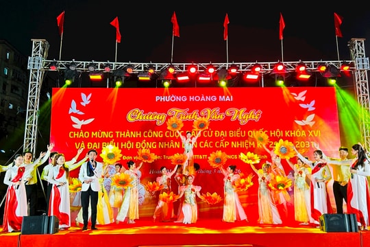 Đêm văn nghệ rực rỡ sắc màu tại phường Hoàng Mai chào mừng thành công bầu cử