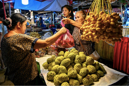 Lào lên kế hoạch tăng lương để hỗ trợ người lao động