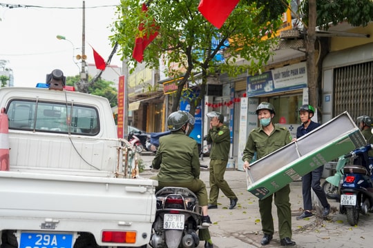 Xã Nam Phù ra quân xử lý “điểm nghẽn” trật tự đô thị
