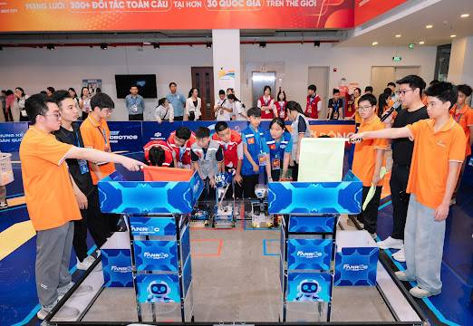 Gần 4.000 học sinh, giáo viên tham gia ngày hội công nghệ FSchools Open Stem day 2026