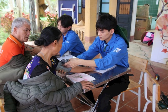Tuổi trẻ phường Kim Liên lan tỏa yêu thương từ chuyến khám bệnh miễn phí