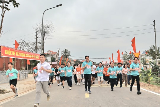 Xã Hát Môn: Hàng trăm cán bộ và nhân dân tham gia Ngày chạy Olympic
