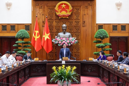 Thủ tướng: Đáp ứng đủ nhu cầu năng lượng, xăng dầu cho sản xuất, kinh doanh và tiêu dùng