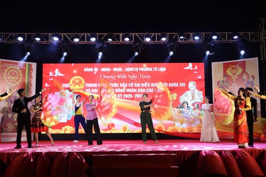 Niềm vui lan toả trong đêm nghệ thuật chào mừng thành công ngày bầu cử tại phường Từ Liêm