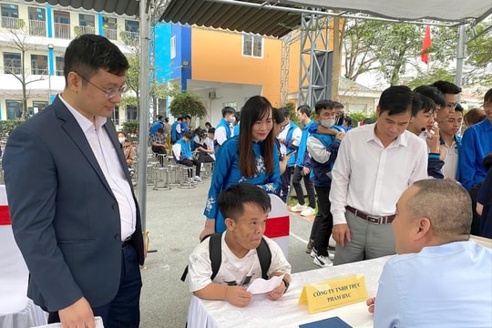 Hơn 600 học sinh, người lao động tham gia Ngày hội hướng nghiệp, kết nối việc làm