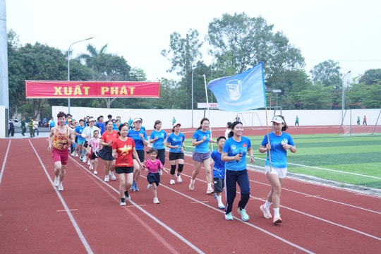 Hơn 1.000 người tham gia Ngày chạy Olympic vì sức khoẻ toàn dân xã Đan Phượng