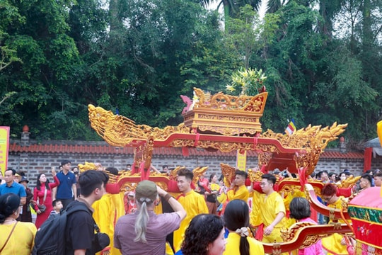 Xã Nam Phù thí điểm thực hiện bộ tiêu chí về môi trường văn hóa trong lễ hội truyền thống