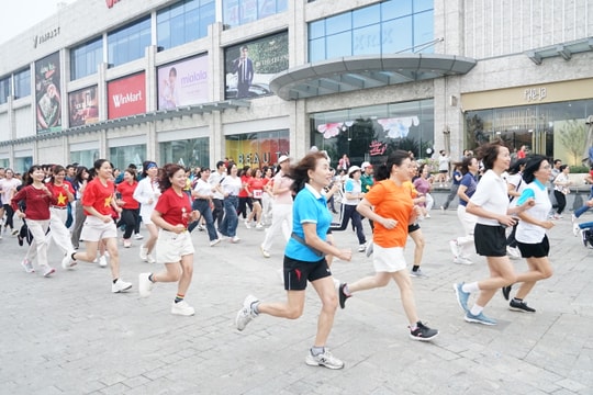 Phường Tây Mỗ hưởng ứng Ngày chạy Olympic vì sức khỏe toàn dân