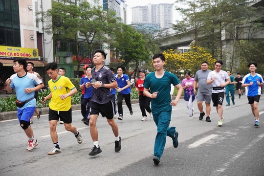 Phường Ô Chợ Dừa phát động Ngày chạy Olympic vì sức khỏe toàn dân năm 2026