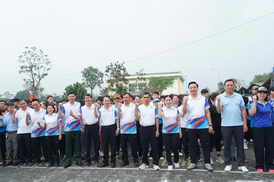 Hơn 750 vận động viên khấy động Ngày chạy Olympic tại xã Trần Phú