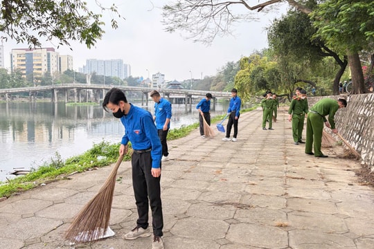 Tuổi trẻ phường Bạch Mai ra quân "Ngày Chủ nhật xanh"