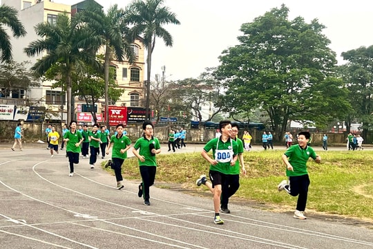 Gần 1.000 người dân Phú Diễn hưởng ứng Ngày chạy Olympic vì sức khỏe toàn dân