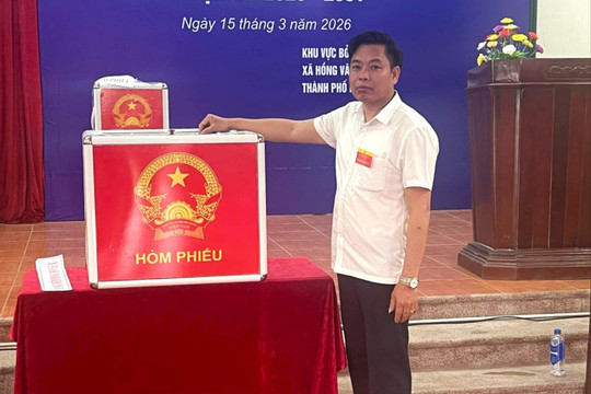 Người “giữ nhịp” ở Tổ bầu cử số 13