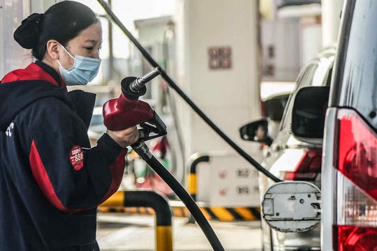 Trung Quốc bắt đầu áp dụng cơ chế kiểm soát giá bán lẻ xăng và dầu diesel