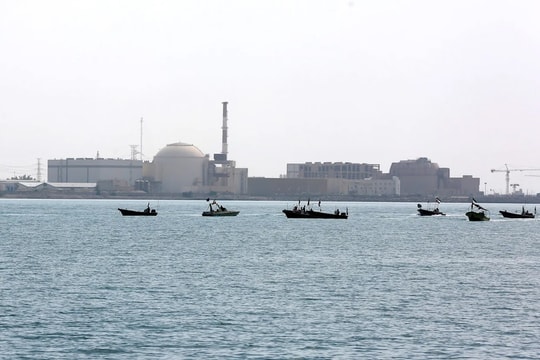 Mỹ hoãn tấn công hạ tầng năng lượng Iran trong 5 ngày