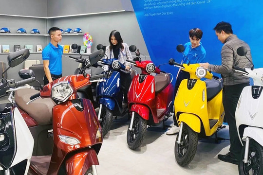 Thị trường xe máy điện sôi động đầu năm học mới