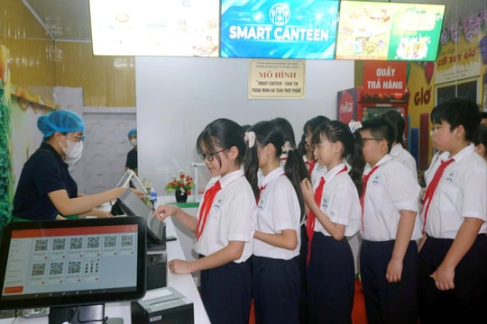 Việt Hưng triển khai mô hình “Smart Canteen” thứ tám tại Trường THCS Đức Giang