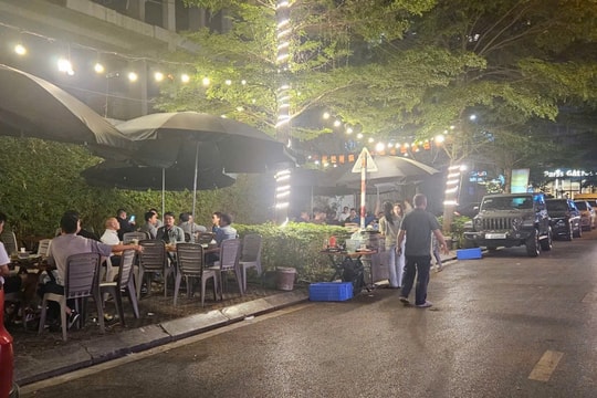 Xuân Đỉnh lại “nóng” chuyện lấn chiếm vỉa hè, lòng đường