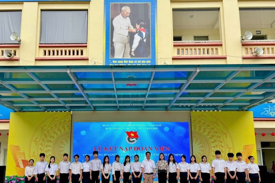 Phường Lĩnh Nam kết nạp đoàn viên mới dịp thành lập Đoàn