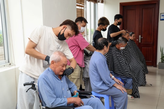 Lan tỏa nhân văn từ công tác xã hội tại Bệnh viện Da liễu Trung ương