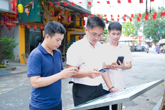 Thay hướng dẫn viên bằng mã QR tại Chùa Thầy: Bước chuyển sang du lịch thông minh