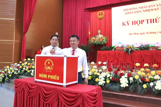 Kỳ họp thứ nhất HĐND xã Hát Môn: Quyết định nhiều nội dung nền tảng cho nhiệm kỳ mới