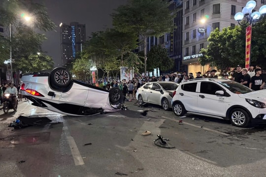 Tài xế Lexus RX350 gây tai nạn liên hoàn trên phố Trung Kính, 2 người bị thương