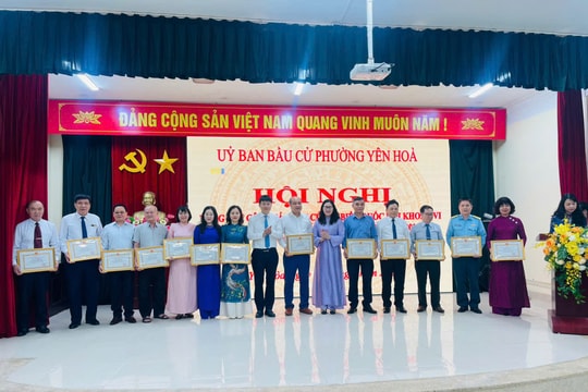 Yên Hòa khen thưởng 180 tập thể, cá nhân thực hiện tốt công tác bầu cử