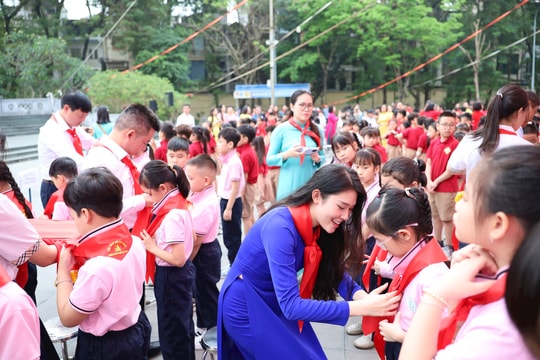 Đống Đa: 803 học sinh vinh dự được kết nạp vào Đoàn Đội