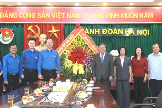 Phó Bí thư Thành ủy Nguyễn Văn Phong thăm, chúc mừng Thành đoàn Hà Nội