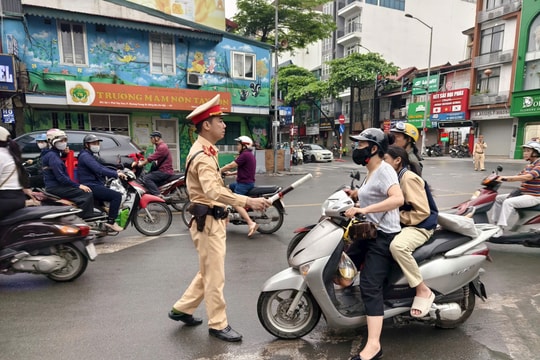 Hà Nội: Nhiều phụ huynh bị xử phạt do vi phạm giao thông