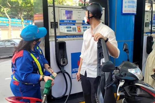 Giảm lần thứ 2 liên tiếp, giá xăng RON95-III về ngưỡng 24.332 đồng mỗi lít