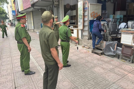 Công an phường Việt Hưng tăng cường ra quân bảo đảm trật tự đô thị