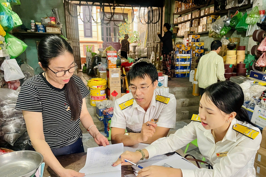 Xã Đan Phượng đồng hành cùng hộ kinh doanh thực hiện quy định về thuế